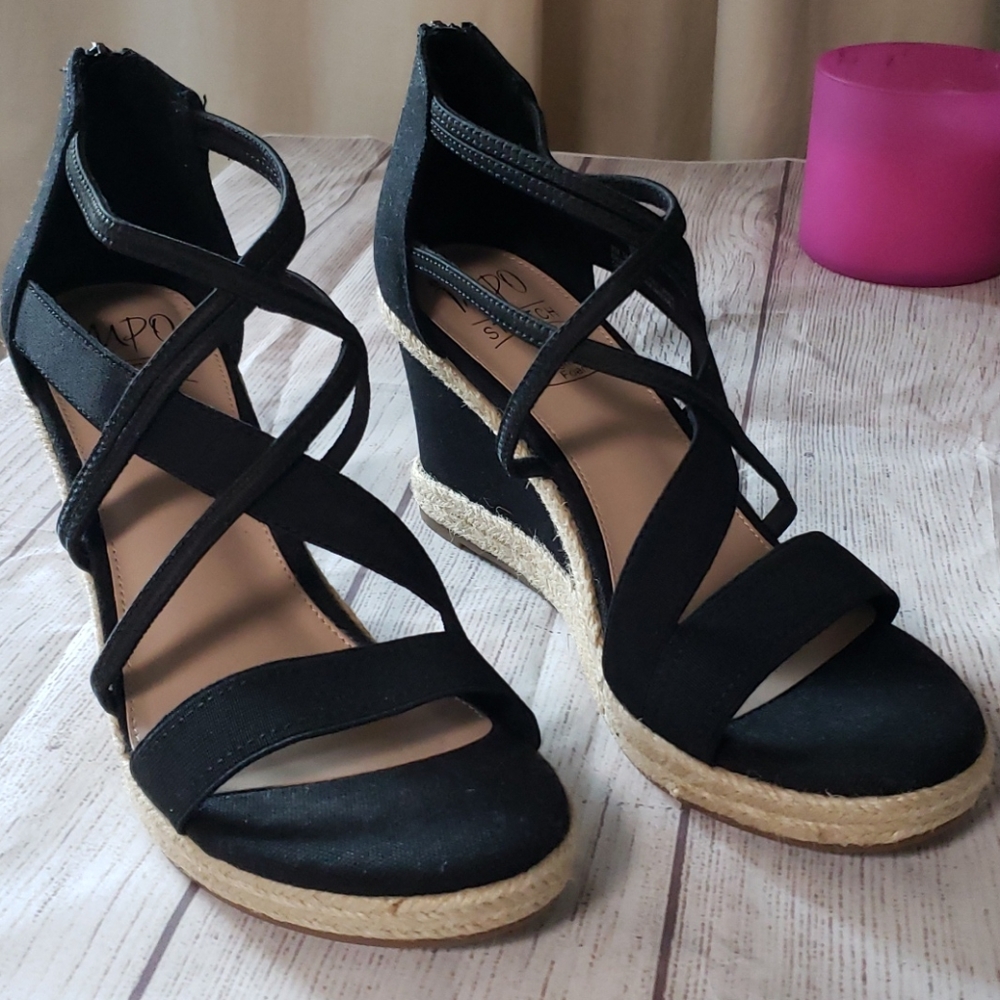 Black platform wedge sandal 9M